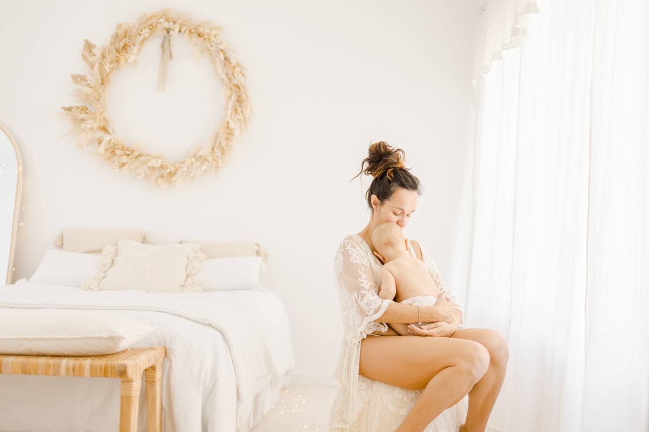 Charlotte Machet avec sa fille — kinésithérapeute femme et maternité à Rumilly